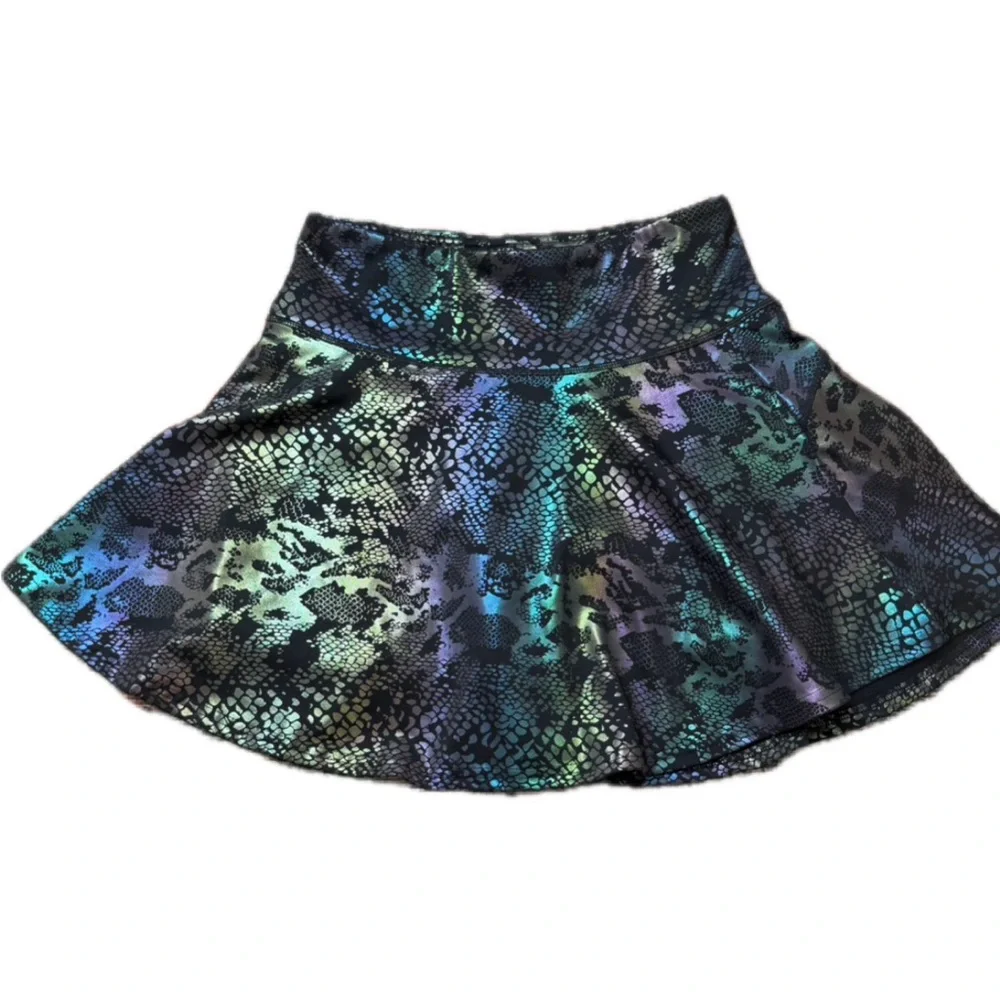CVG Constantly Varied Gear Athletic Skort Snake Print Holographic Shorts Sz S - Picture 2 of 10